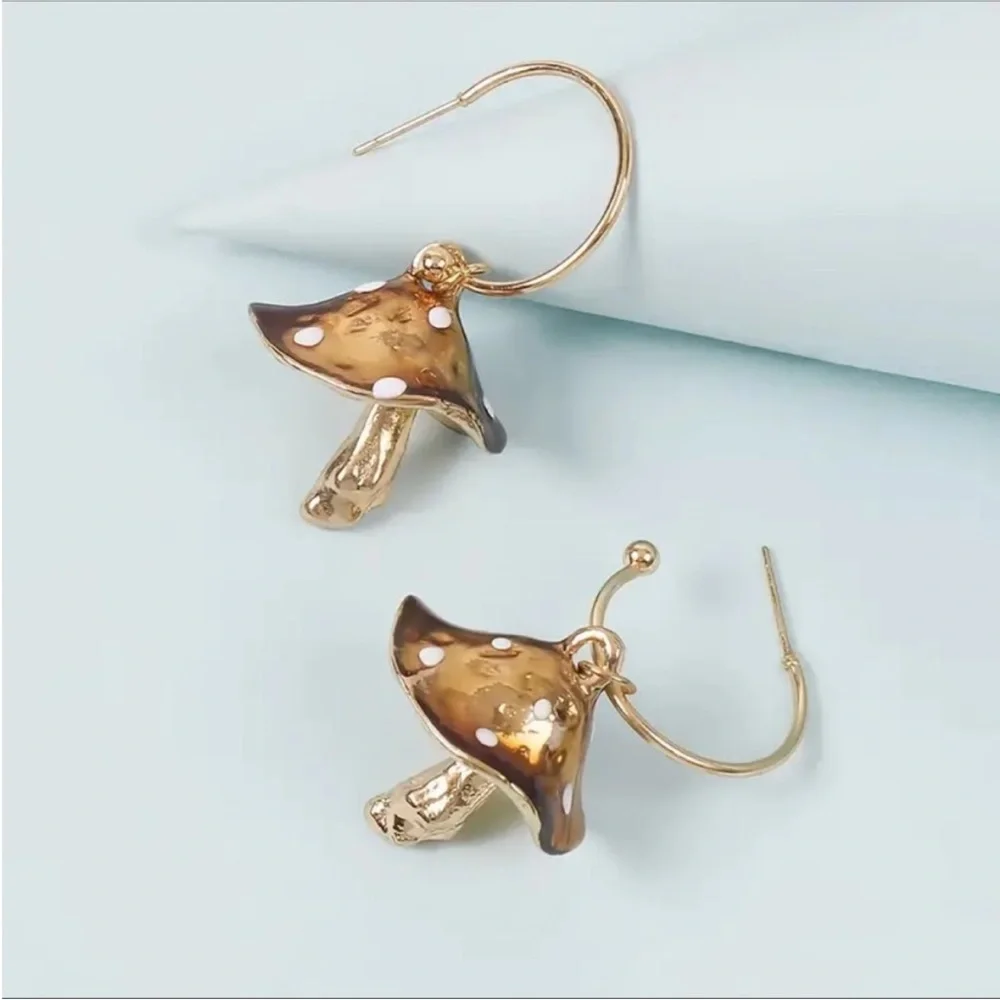 NWOT Mushroom Gold Drop Earrings